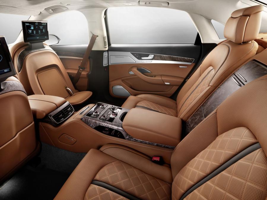 Интерьер Audi A8 L W12 Quattro Exclusive Concept (D4) 2014 года  (фото 2 из 6)